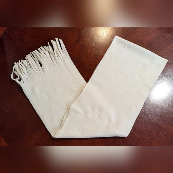 EUC Old Navy Womens White Scarf with Fringes - Picture 2 of 7